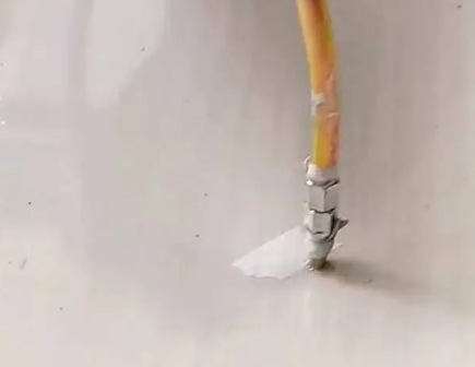 临颍瓷砖空鼓维修公司专业解答在瓷砖铺贴过程中，如果使用的砂料过粗（如全部使用了粗砂），可能会导致以下问题