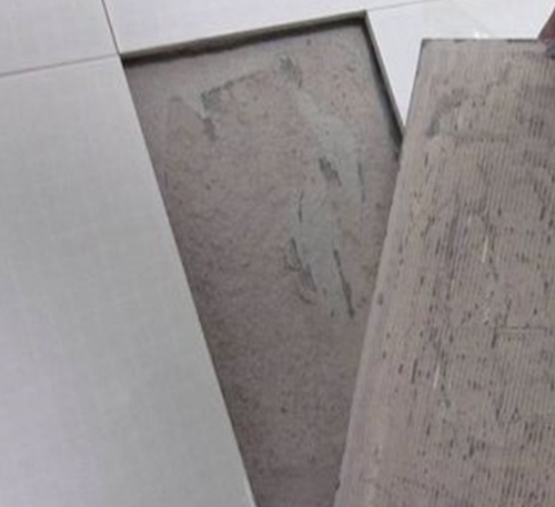 临颍瓷砖空鼓维修公司分享瓷砖铺贴时如果打浆（即涂抹在瓷砖背面和基层上的砂浆或瓷砖胶）过少，会带来以下问题